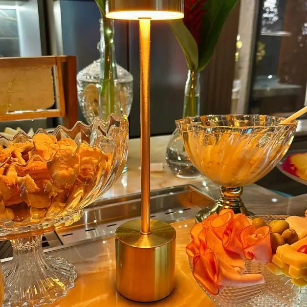 Luminária de Led Mendoza com Acendimento ao toque - Cazehn (Desconto progressivo)