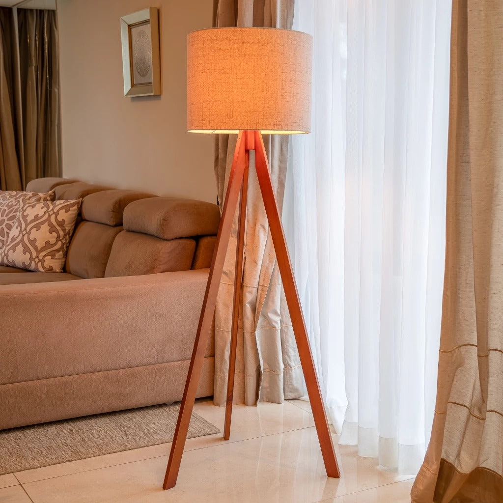 Luminária Tripé Base Madeira Camboja - Cazehn