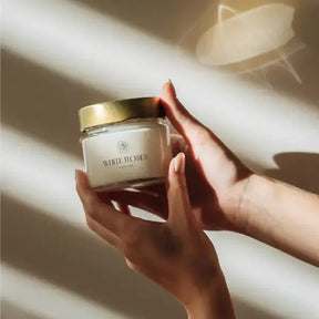 Vela Aromática Alecrim e Limão Siciliano White Roses Candles - Cazehn - 140g