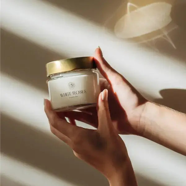 Vela Aromática Baunilha White Roses Candles - Cazehn - 140g